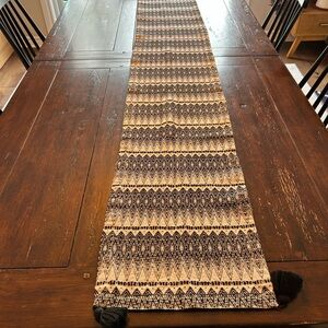 Elegant Crate and Barrel Black and Cream Table Runner